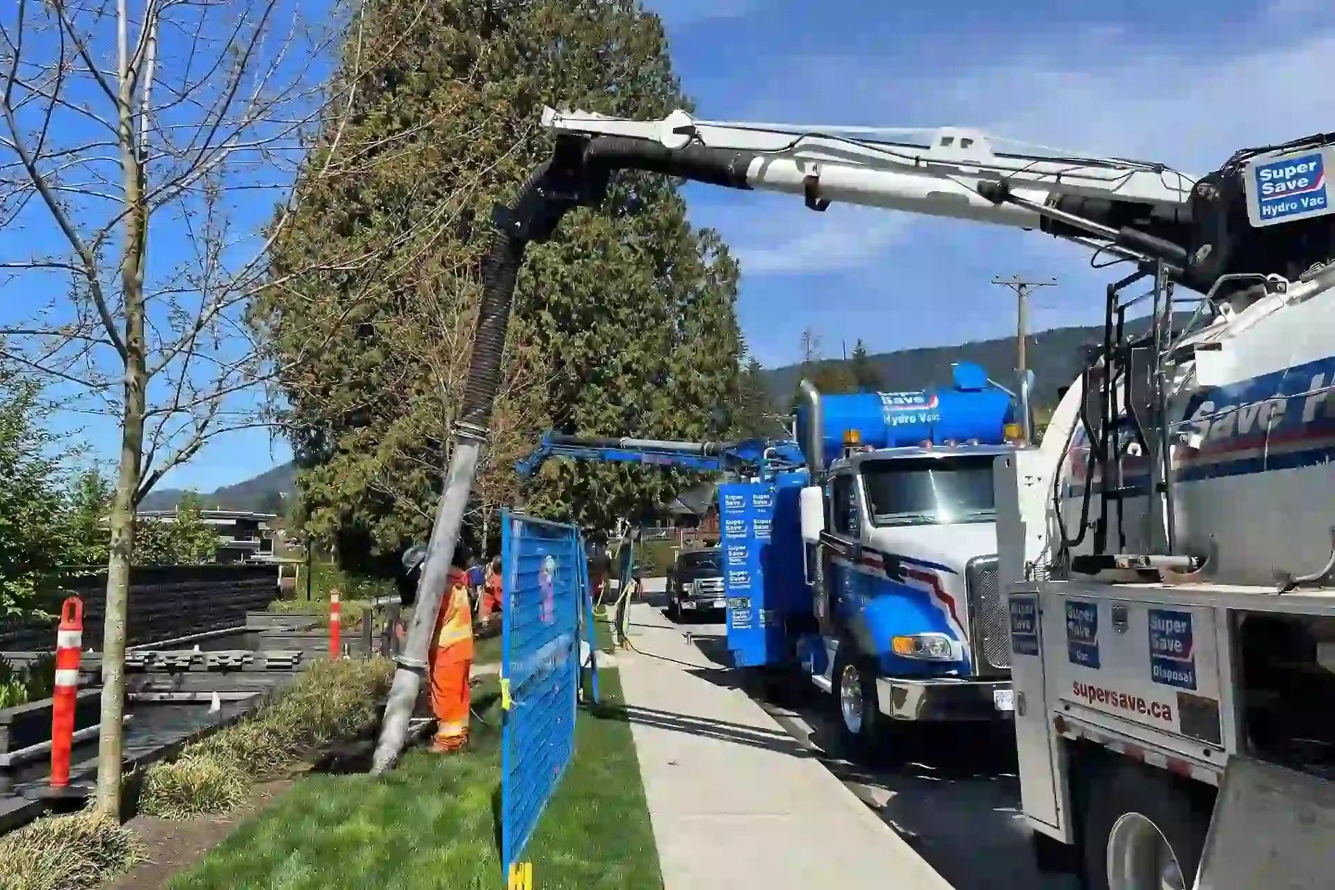 Hydro vac with fence