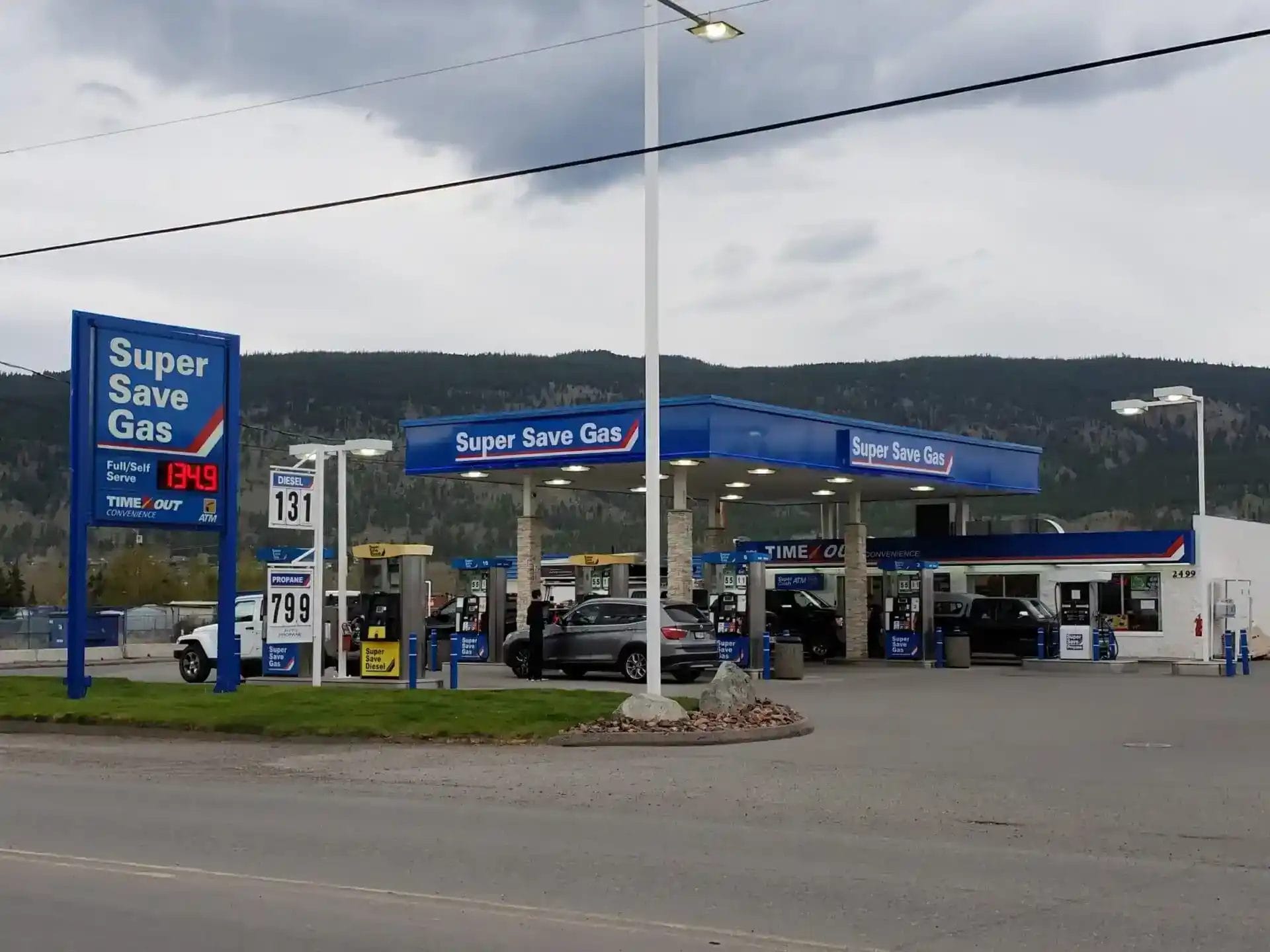 Imgi 1 super save gas station 1920x1440